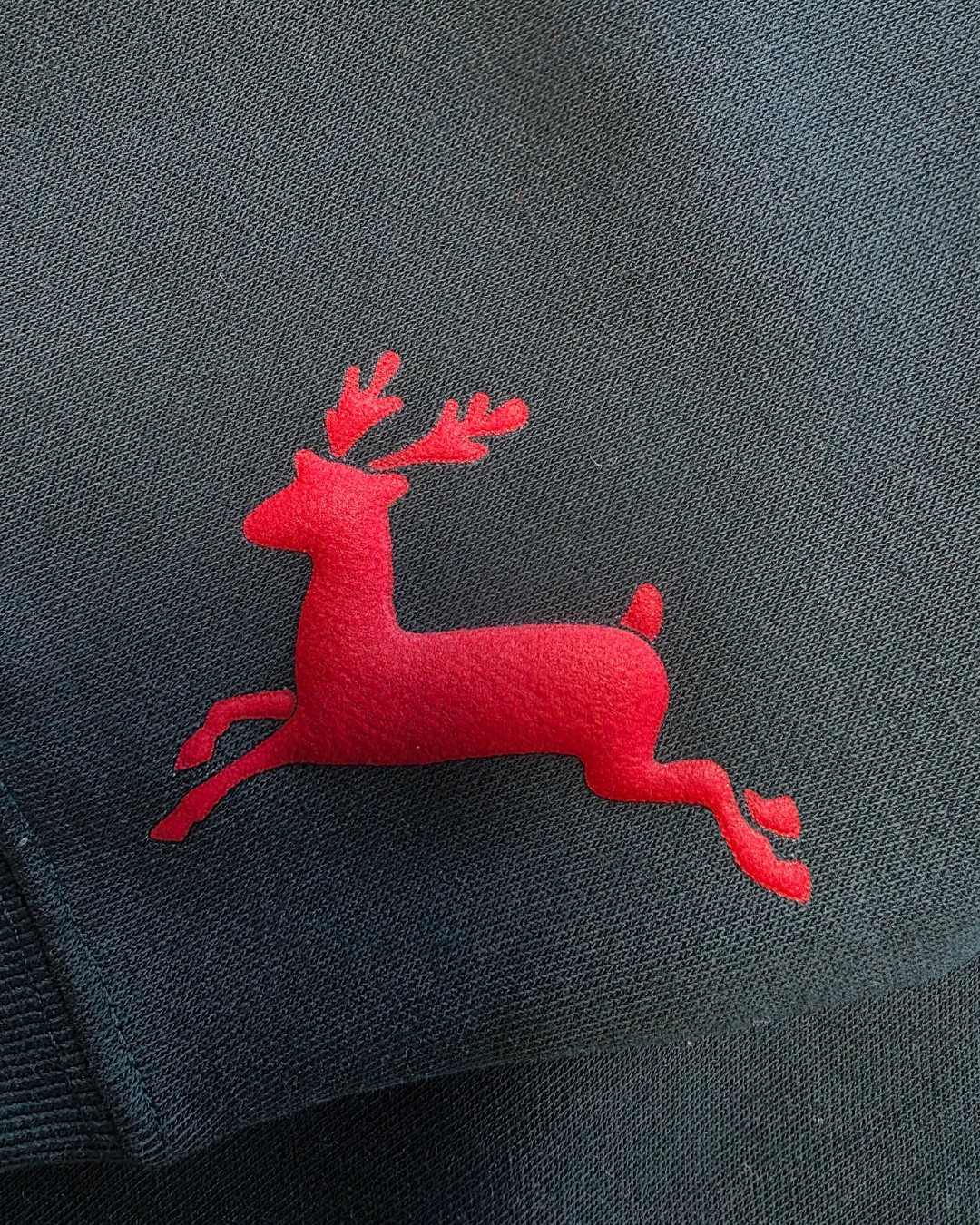 Merry Puff Print Reindeer Sleeve Christmas Sweatshirt – Oatmeal Heather, Red & Forest Green | Holiday Crewneck by Trending38