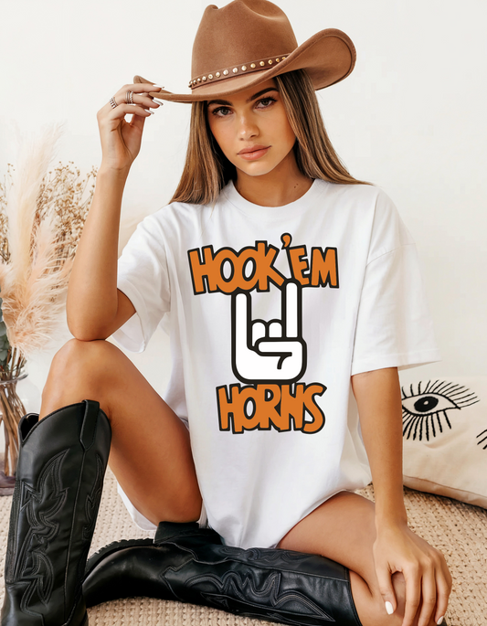 Hook em horns graphic tee