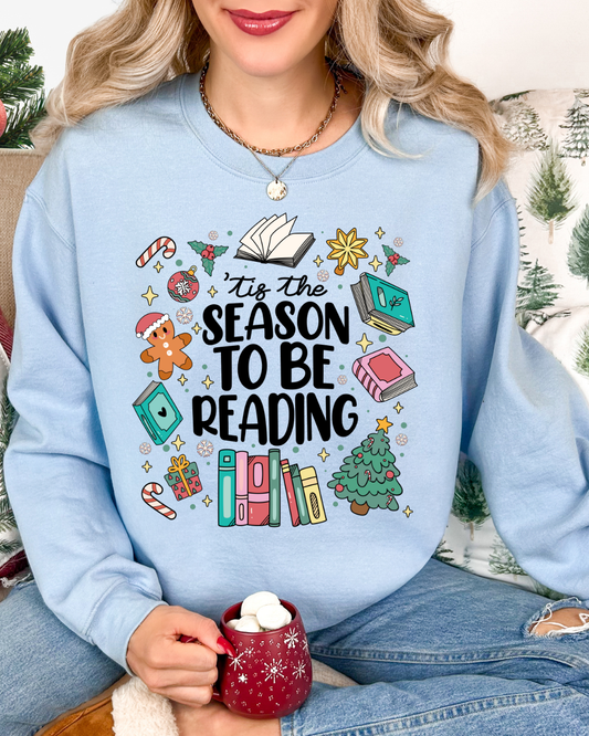 ’Tis the Season to Be Reading Sweatshirt – Book Lover Christmas Crewneck | Cozy Holiday Reading Pullover in 5 Colors