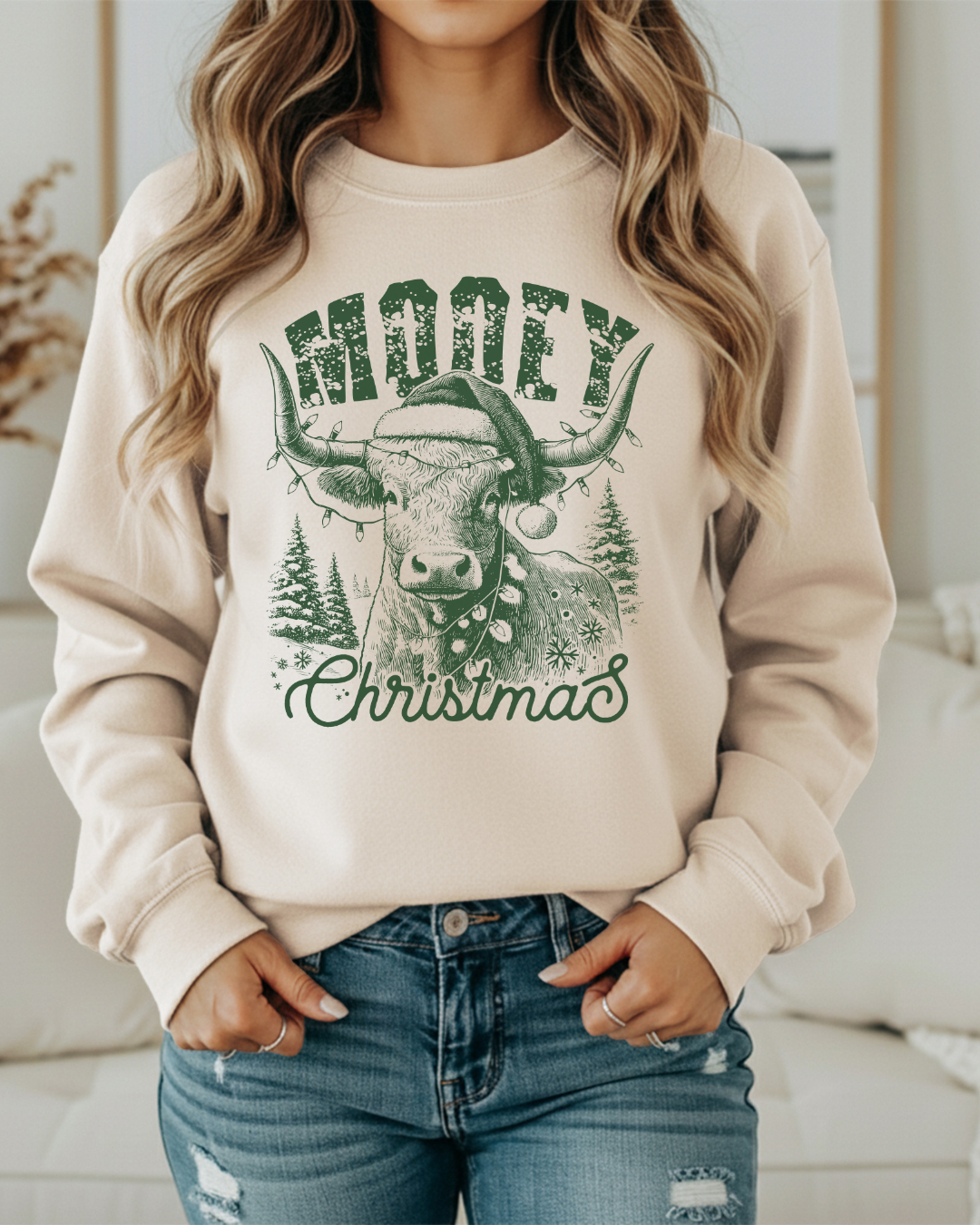 Mooey Christmas Highland Cow Sweatshirt | Green Western Christmas Crewneck | Festive Holiday Pullover for Women