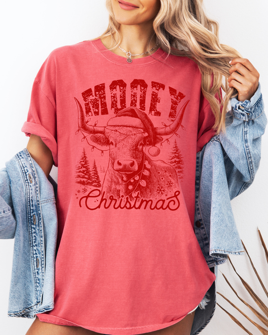 Mooey Christmas Highland Cow Graphic Tee – Comfort Colors Holiday Shirt