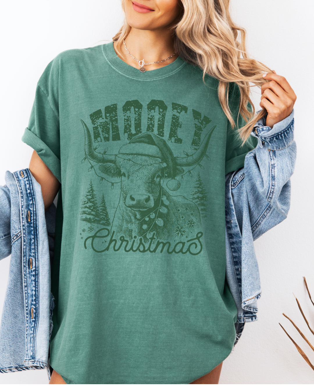 Mooey Christmas Highland Cow Graphic Tee – Comfort Colors Holiday Shirt (Green Ink)