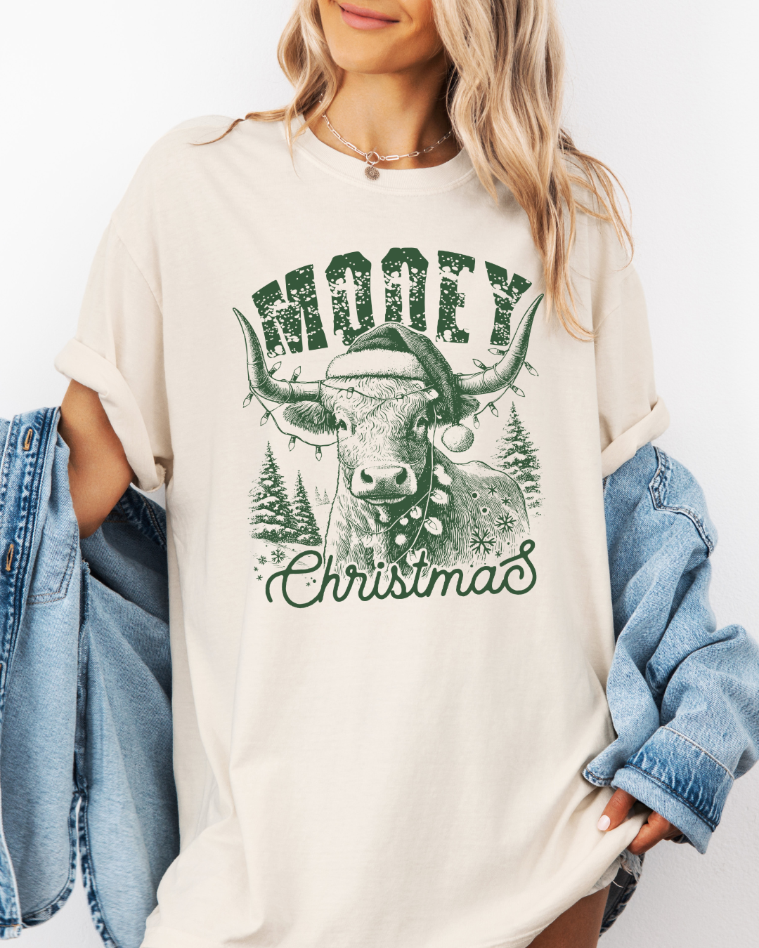 Mooey Christmas Highland Cow Graphic Tee – Comfort Colors Holiday Shirt (Green Ink)