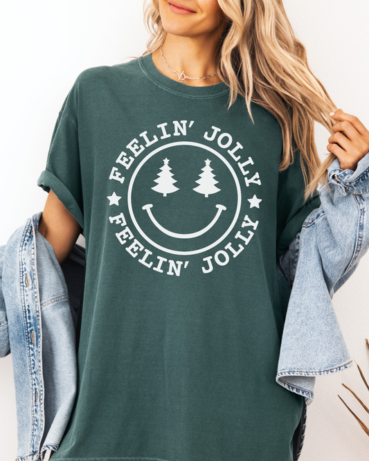 Feelin’ Jolly Smiley Face Christmas Tee – Retro Holiday Graphic Shirt | Comfort Colors