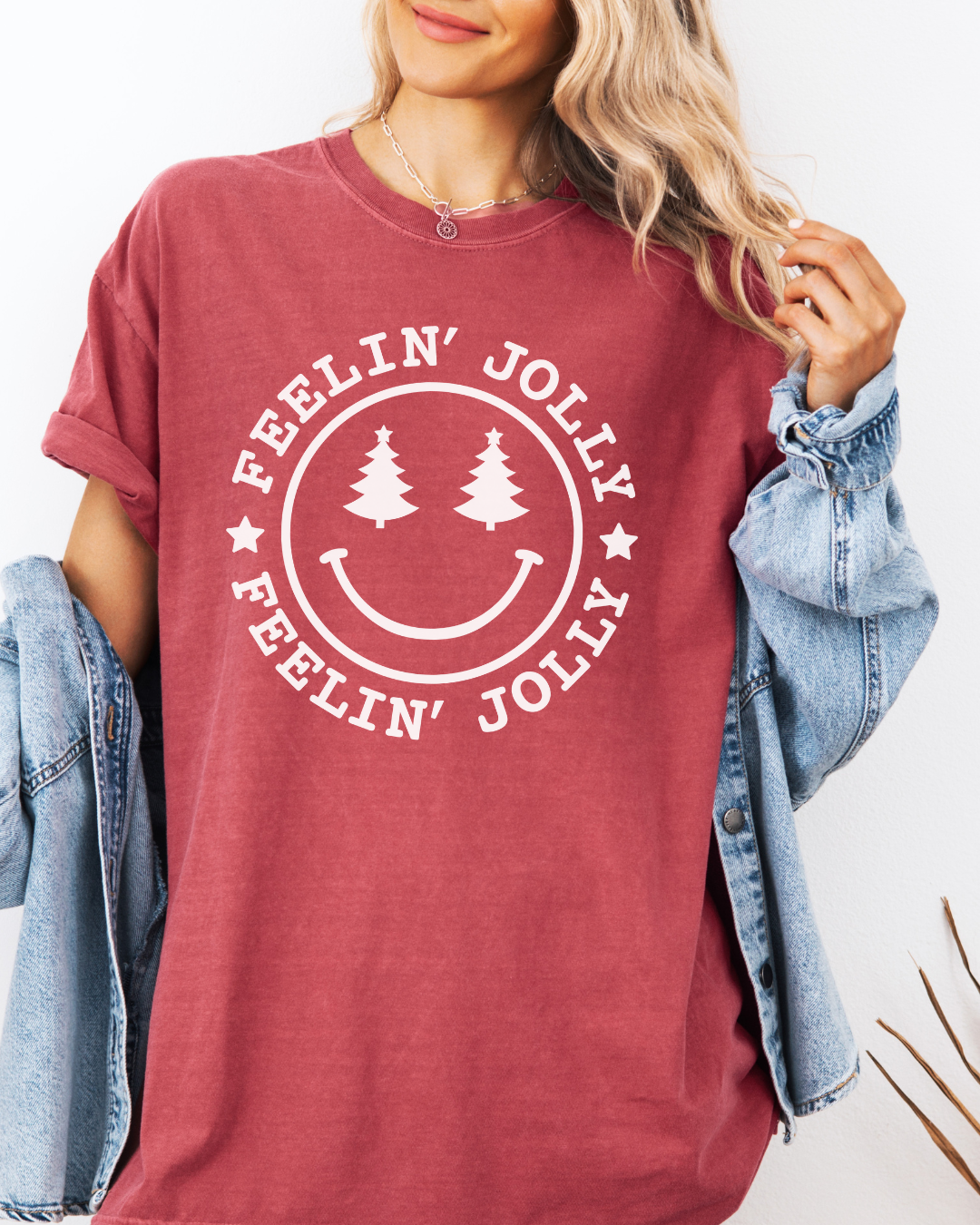 Feelin’ Jolly Smiley Face Christmas Tee – Retro Holiday Graphic Shirt | Comfort Colors
