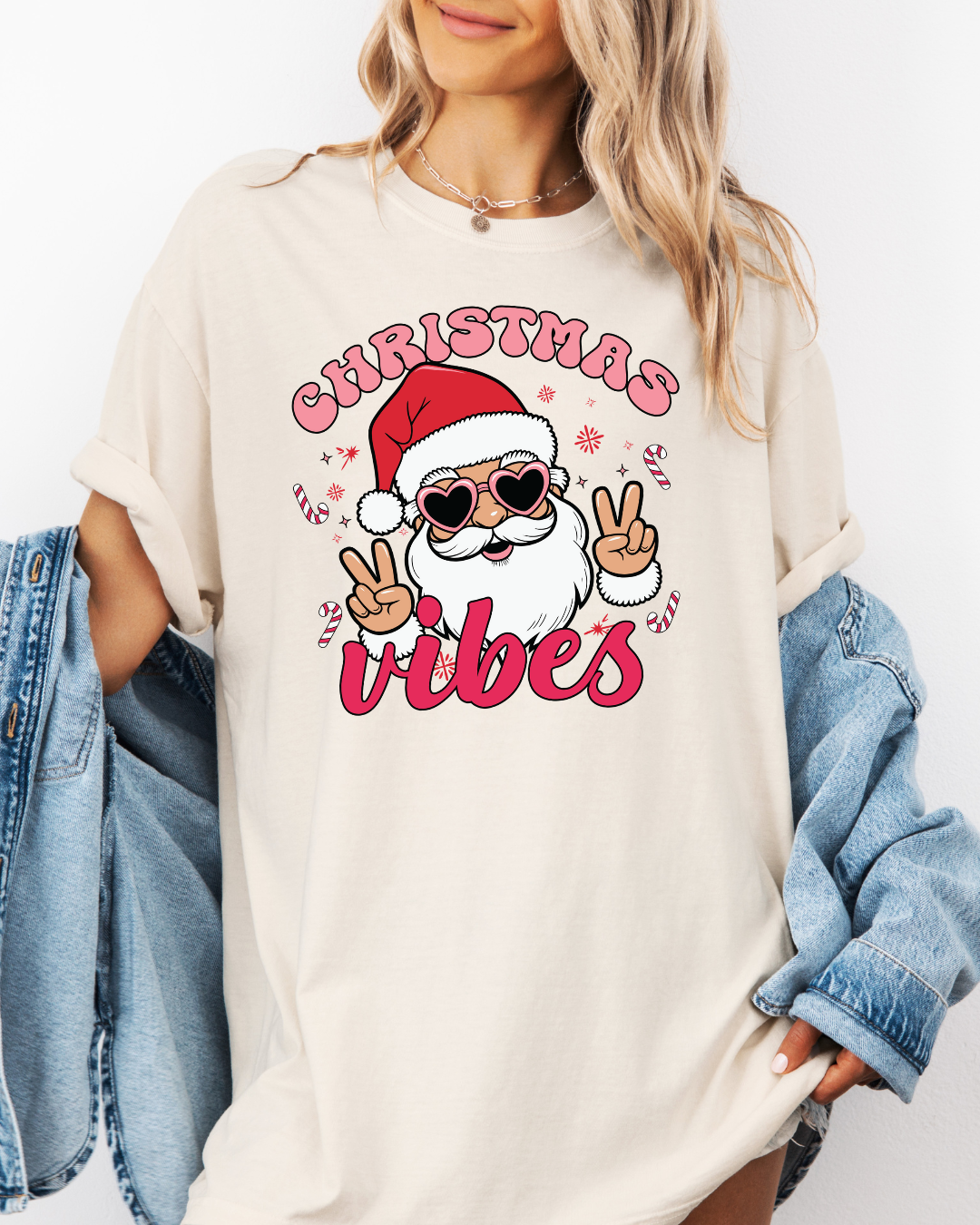 Christmas Vibes Santa Graphic Tee – Retro Holiday Shirt | Comfort Colors
