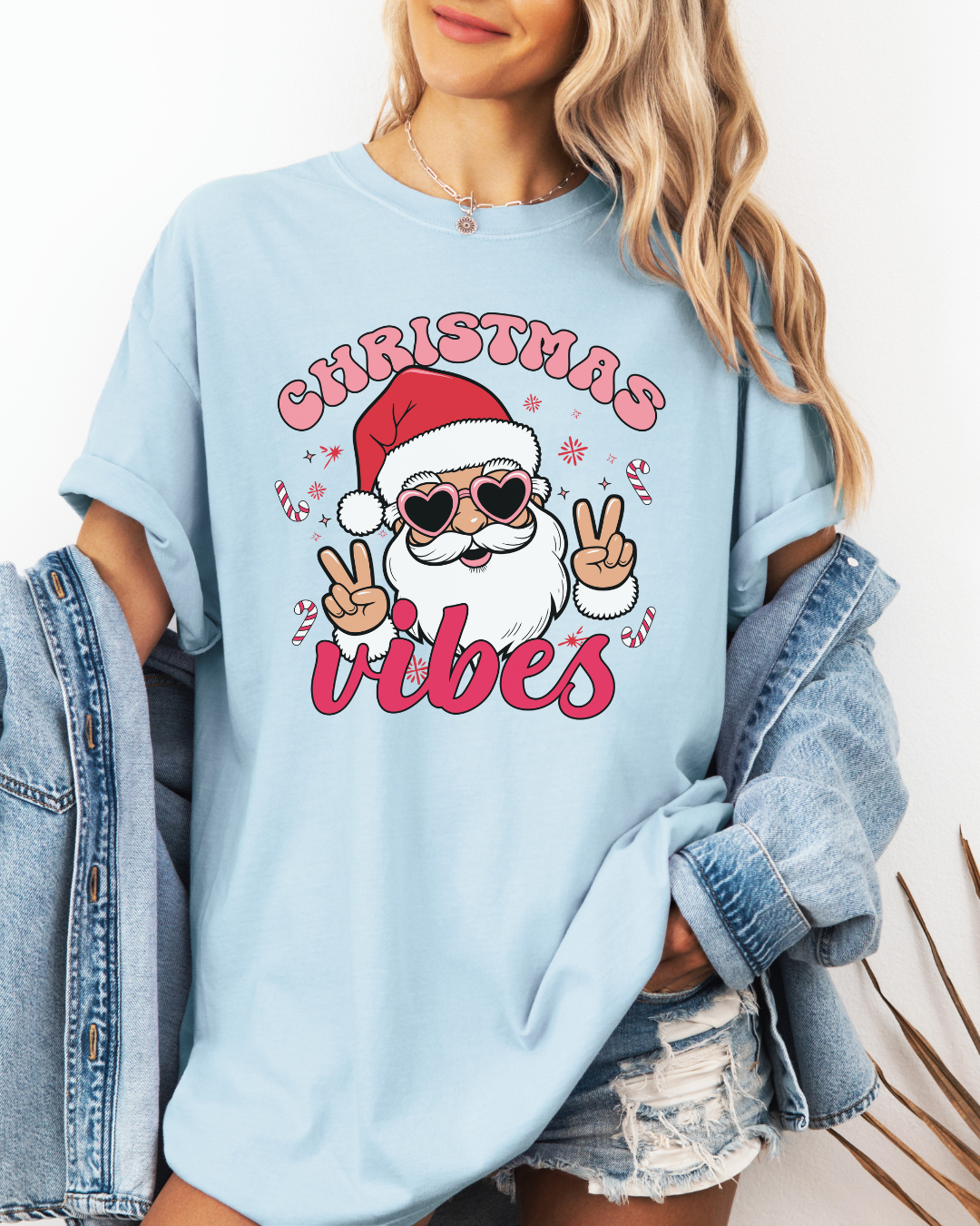 Christmas Vibes Santa Graphic Tee – Retro Holiday Shirt | Comfort Colors