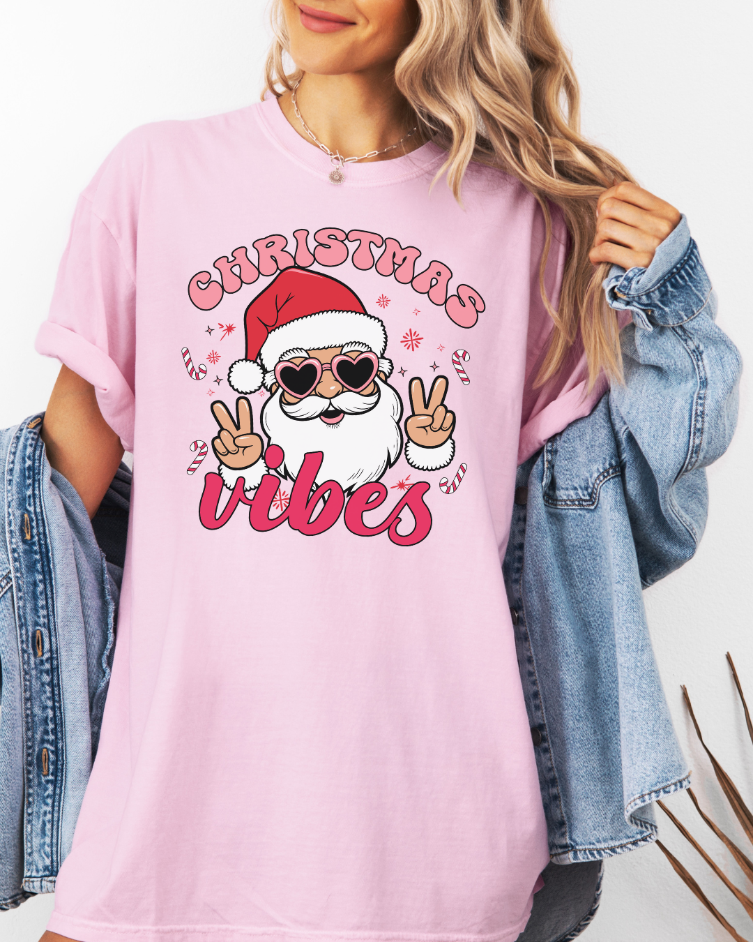 Christmas Vibes Santa Graphic Tee – Retro Holiday Shirt | Comfort Colors