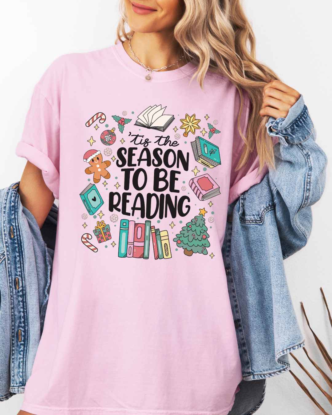 Tis the Season to Be Reading Graphic Tee – Book Lover Christmas Shirt | Comfort Colors