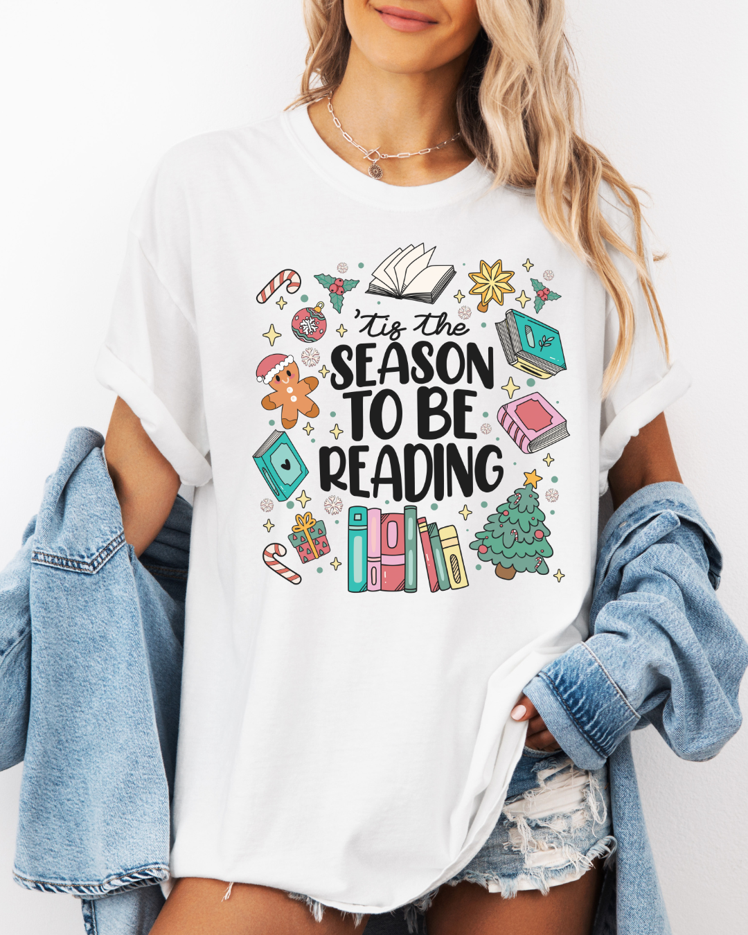 Tis the Season to Be Reading Graphic Tee – Book Lover Christmas Shirt | Comfort Colors