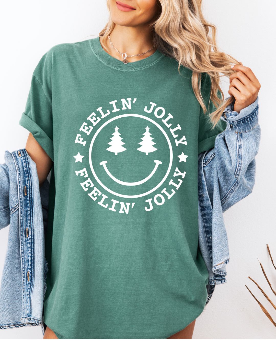 Feelin’ Jolly Smiley Face Christmas Tee – Retro Holiday Graphic Shirt | Comfort Colors